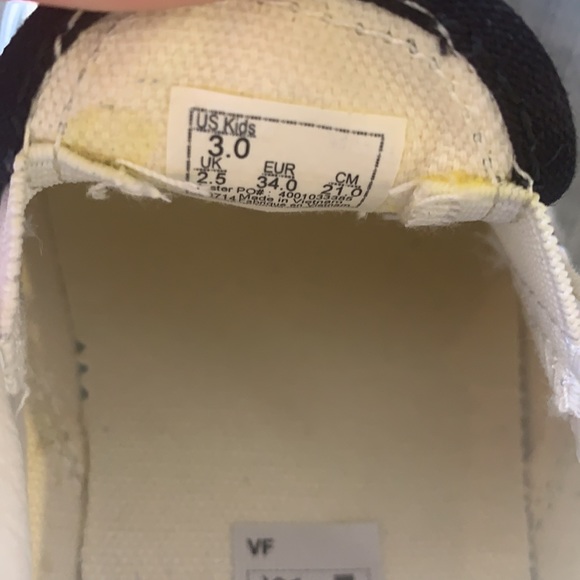 Vans - Picture 4 of 4